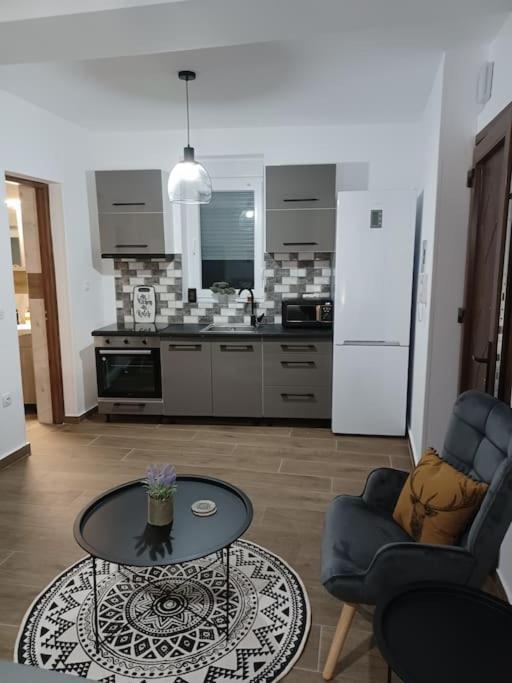 Petite Suite With Backyard. Mytilíni Esterno foto