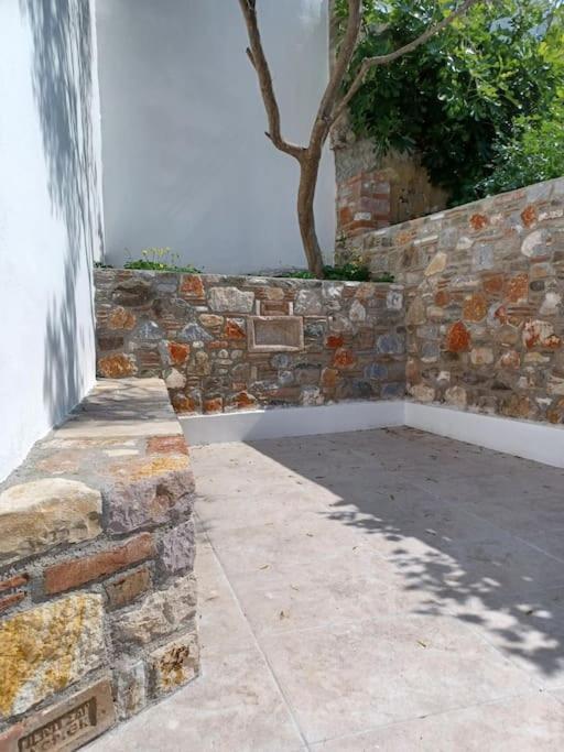 Petite Suite With Backyard. Mytilíni Esterno foto