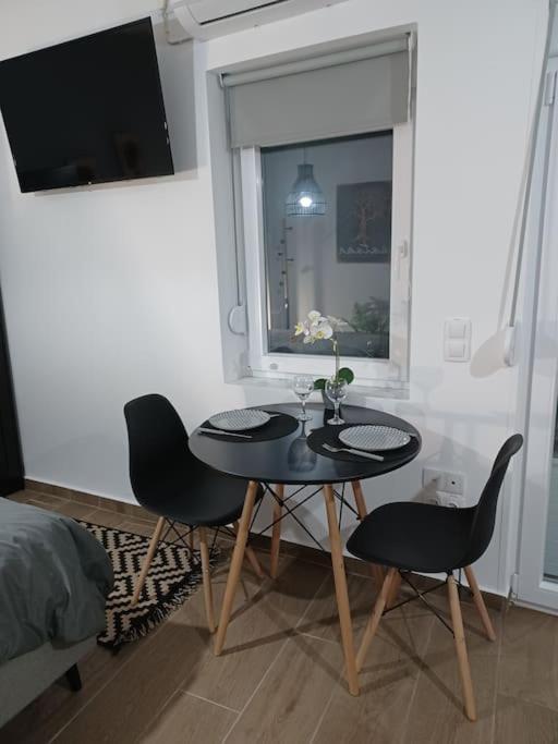 Petite Suite With Backyard. Mytilíni Esterno foto